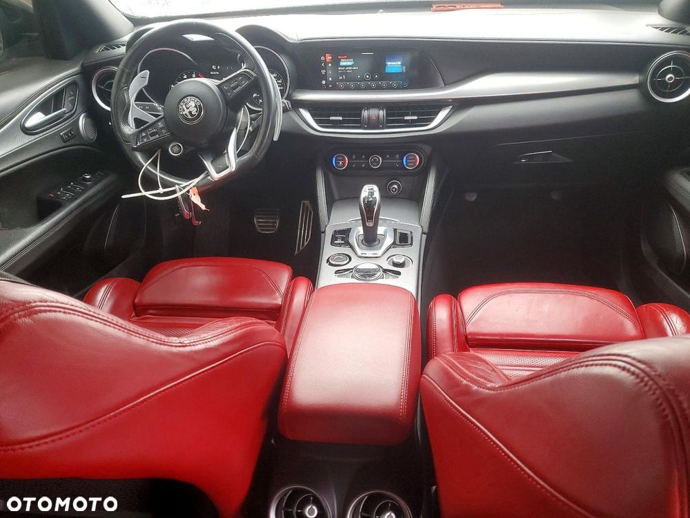 Alfa Romeo Stelvio 2.0 Turbo 16V AT8-Q4 Veloce Ti - 8