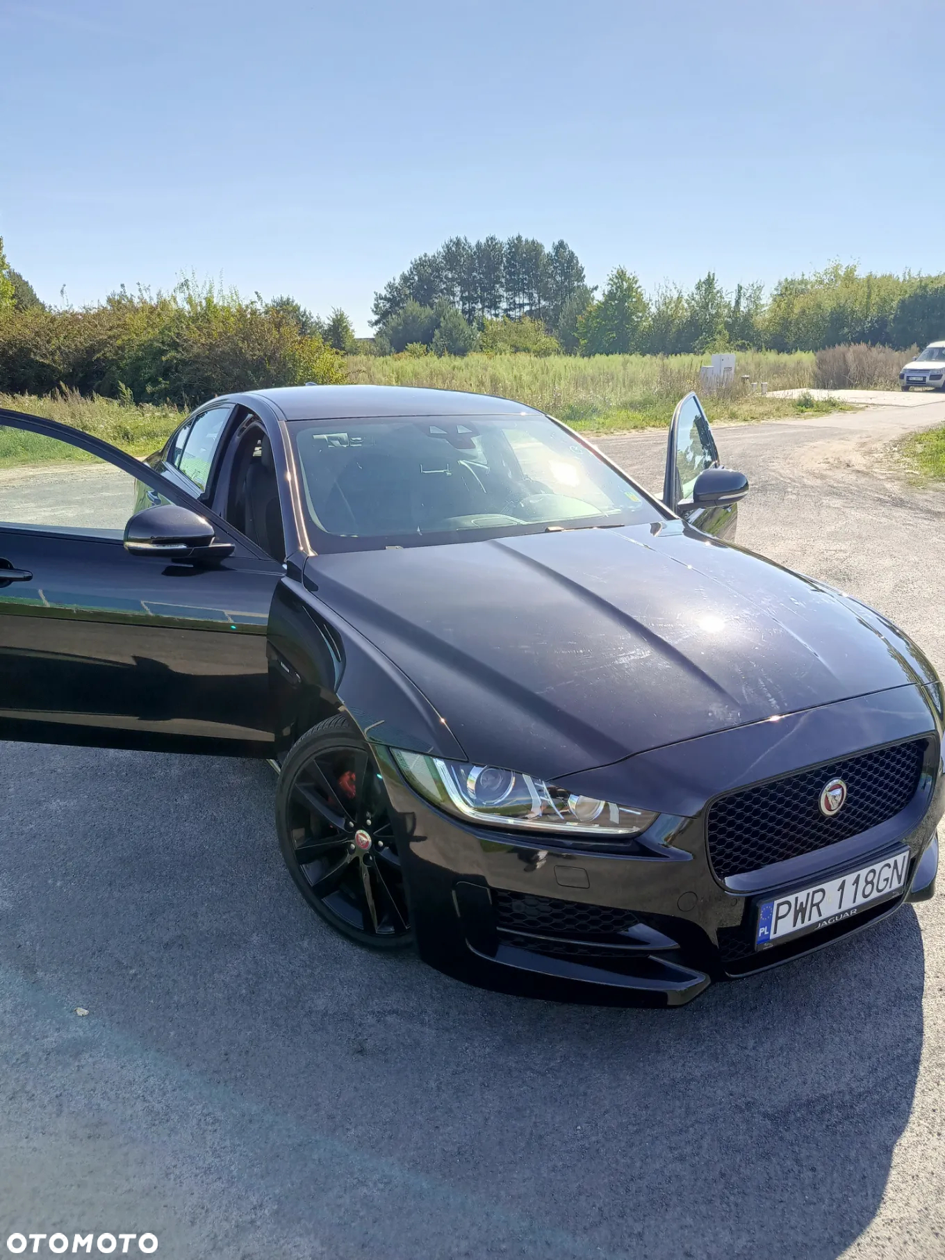 Jaguar XE 2.0 D R-Sport - 13