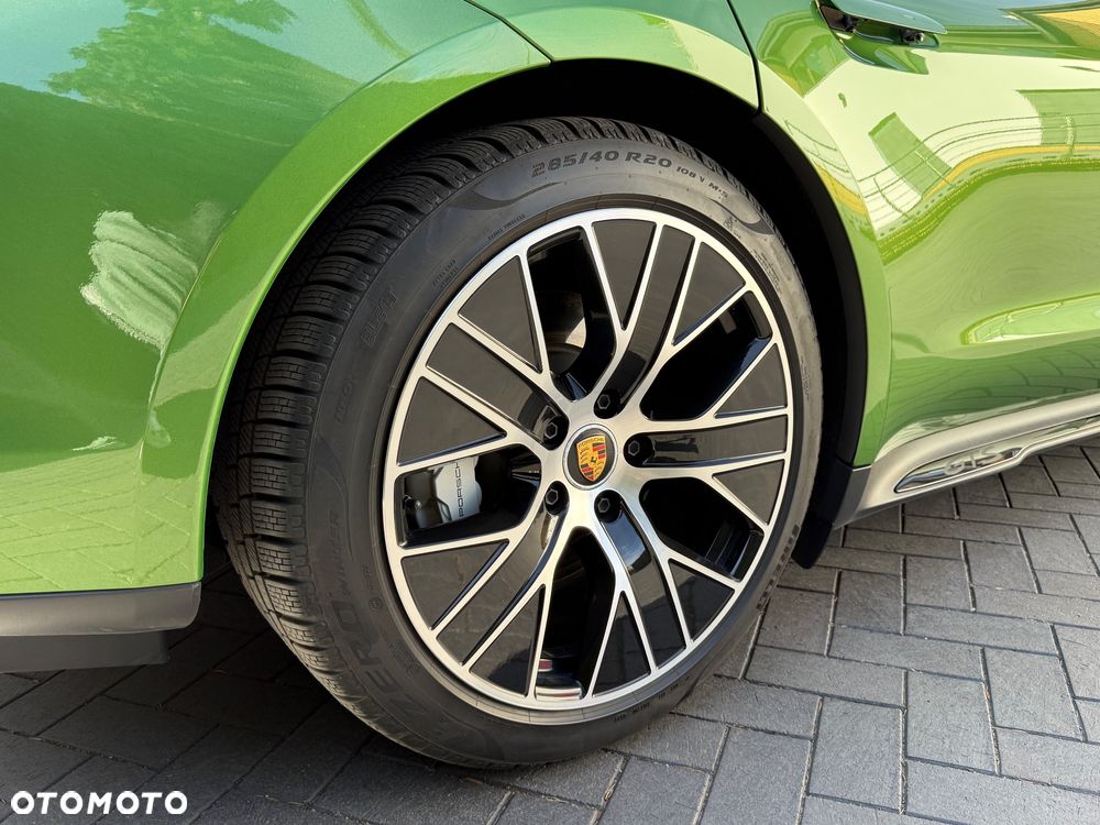 Porsche Taycan - 17
