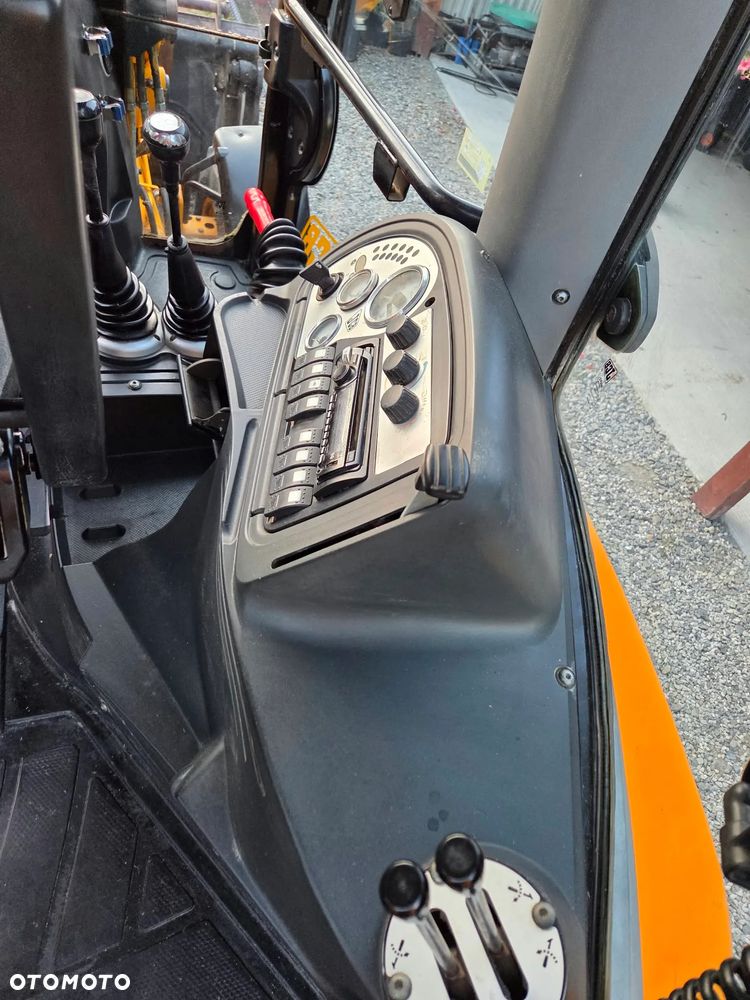 JCB 3CX - 18