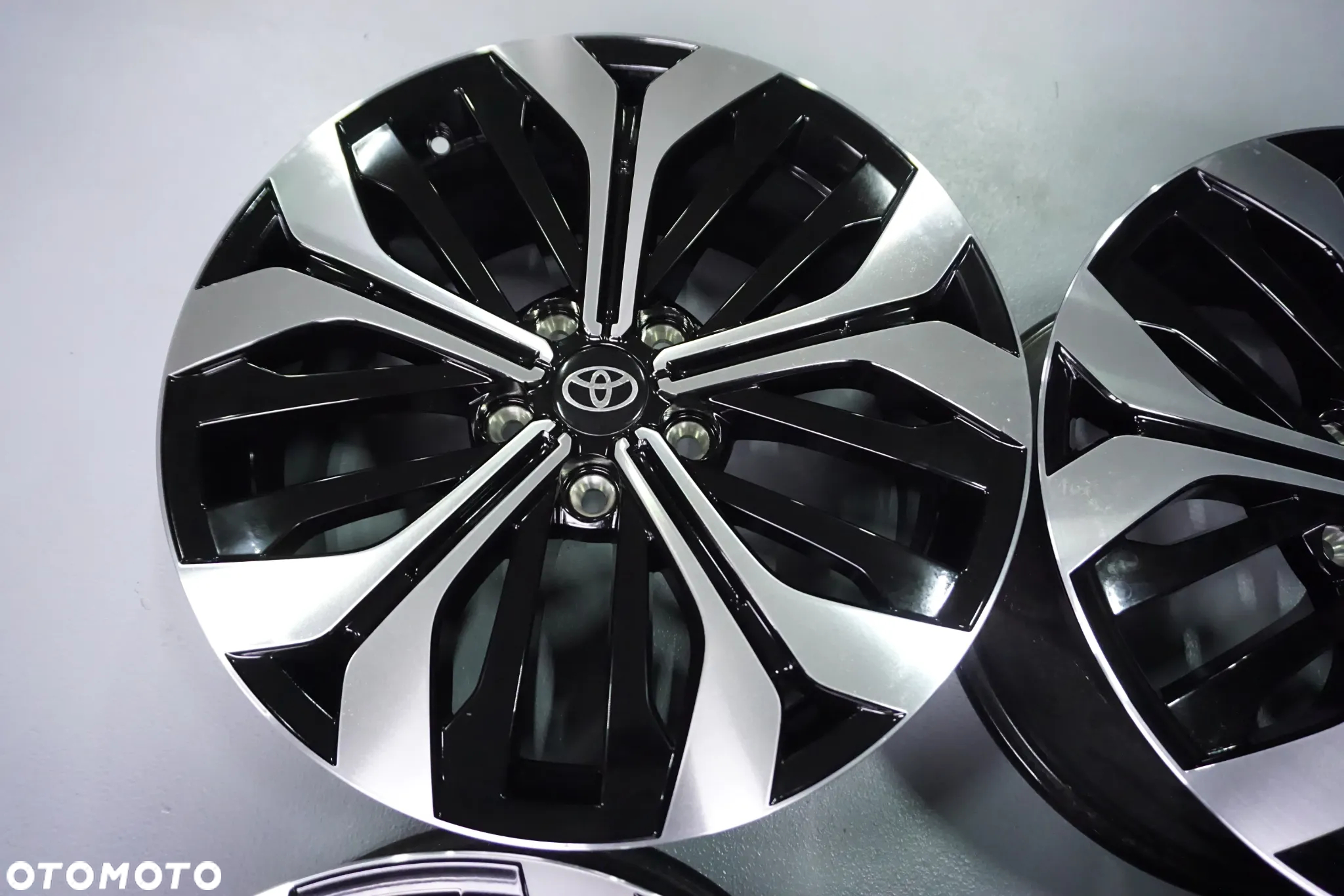 FELGI ALUMINIOWE 18 TOYOTA  CH-R AURIS AVENSIS RAV 4 COROLLA VERSO YARIS CROSS CAMRY  5X114,3 - 2