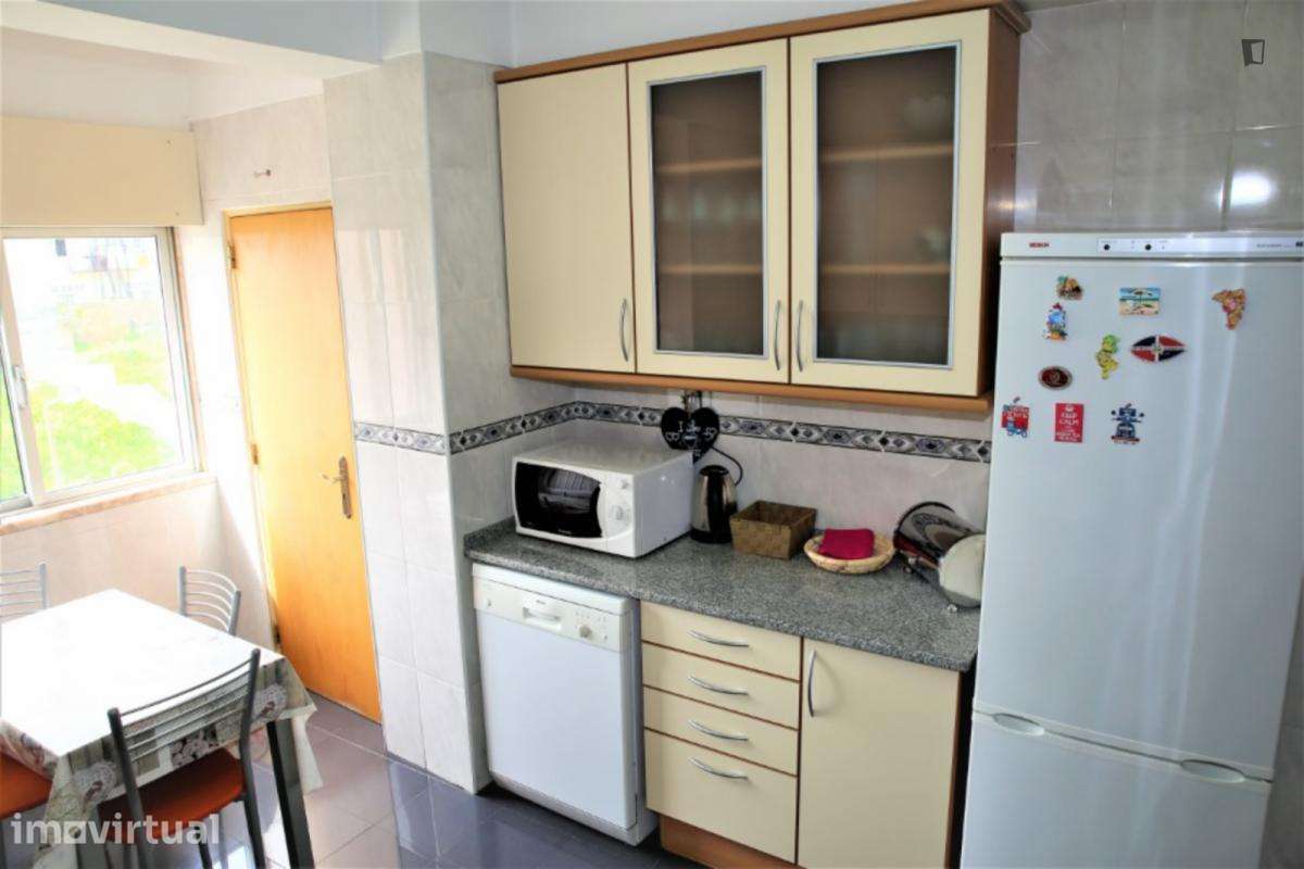 Quarto - localizado em Roma-Areeiro Lisbon - Grande imagem: 3/9