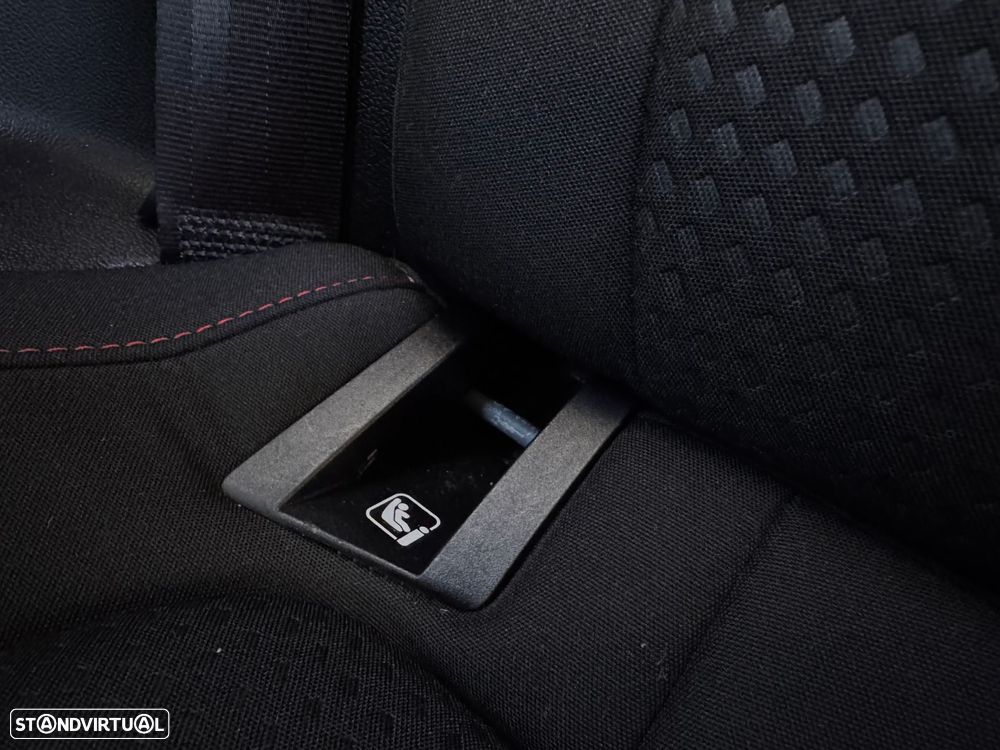 Ford Focus 1.0 EcoBoost MHEV ST-Line X - 23