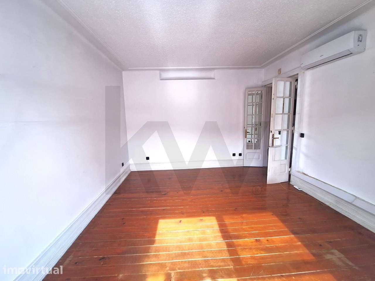 Apartamento T4 Campo Pequeno para Remodelação total - Grande imagem: 4/19
