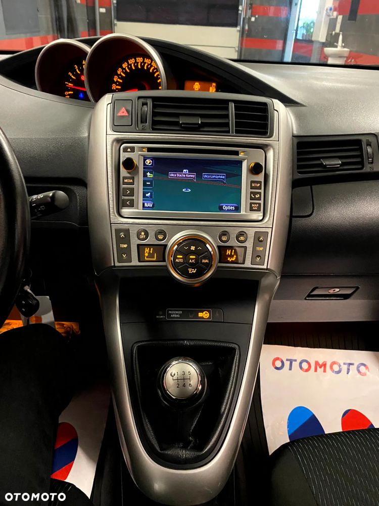 Toyota Verso 2.0 D-4D Executive - 17