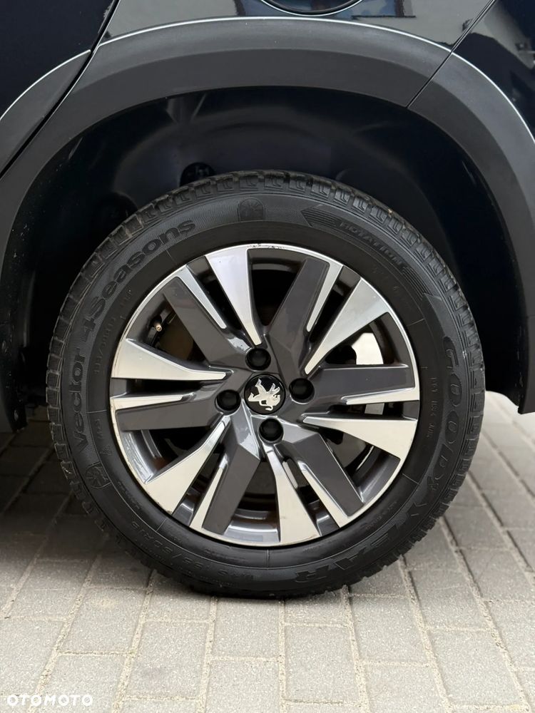 Peugeot 2008 1.2 PureTech Allure S&S - 11