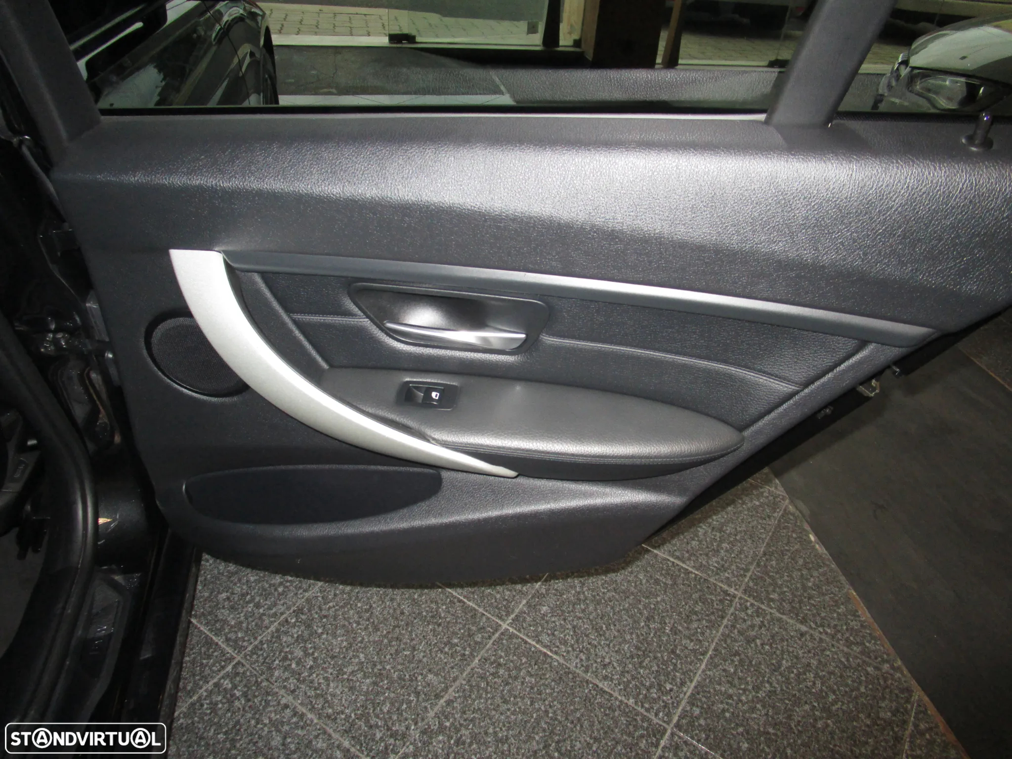 BMW 320 d DPF Touring Aut. Edition Sport - 16