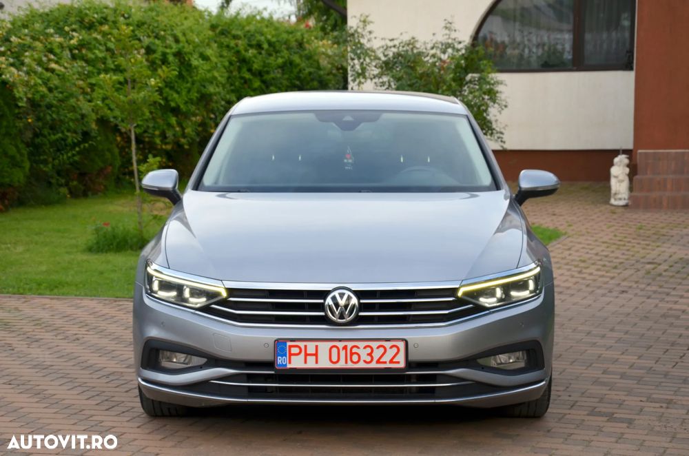Volkswagen Passat - 1