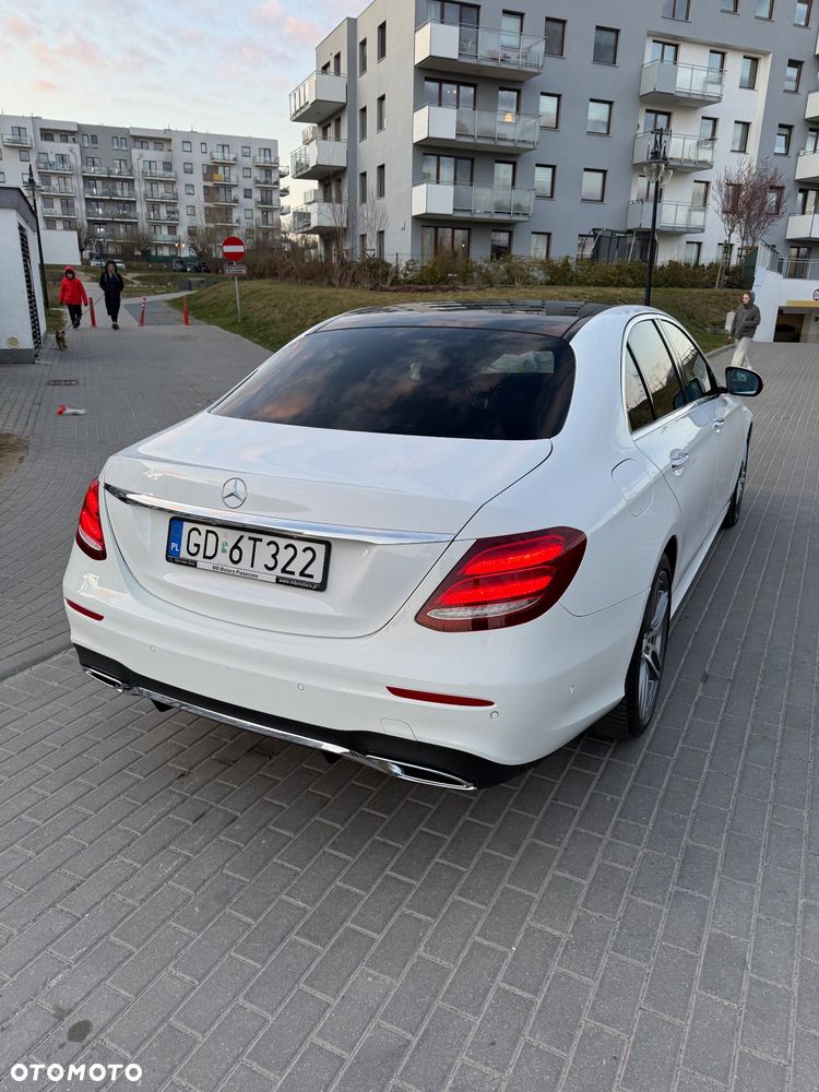 Mercedes-Benz Klasa E 220 d 4-Matic 9G-TRONIC - 4