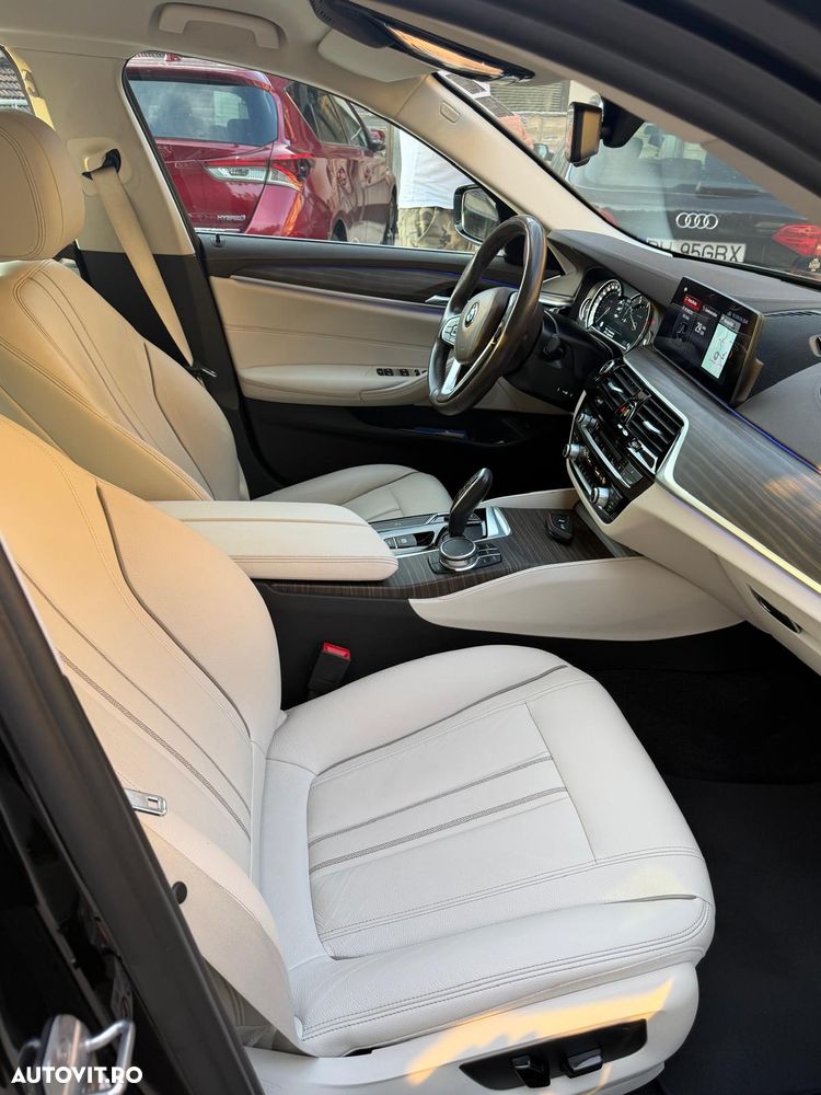 BMW Seria 5 520d Aut. Luxury Line - 7