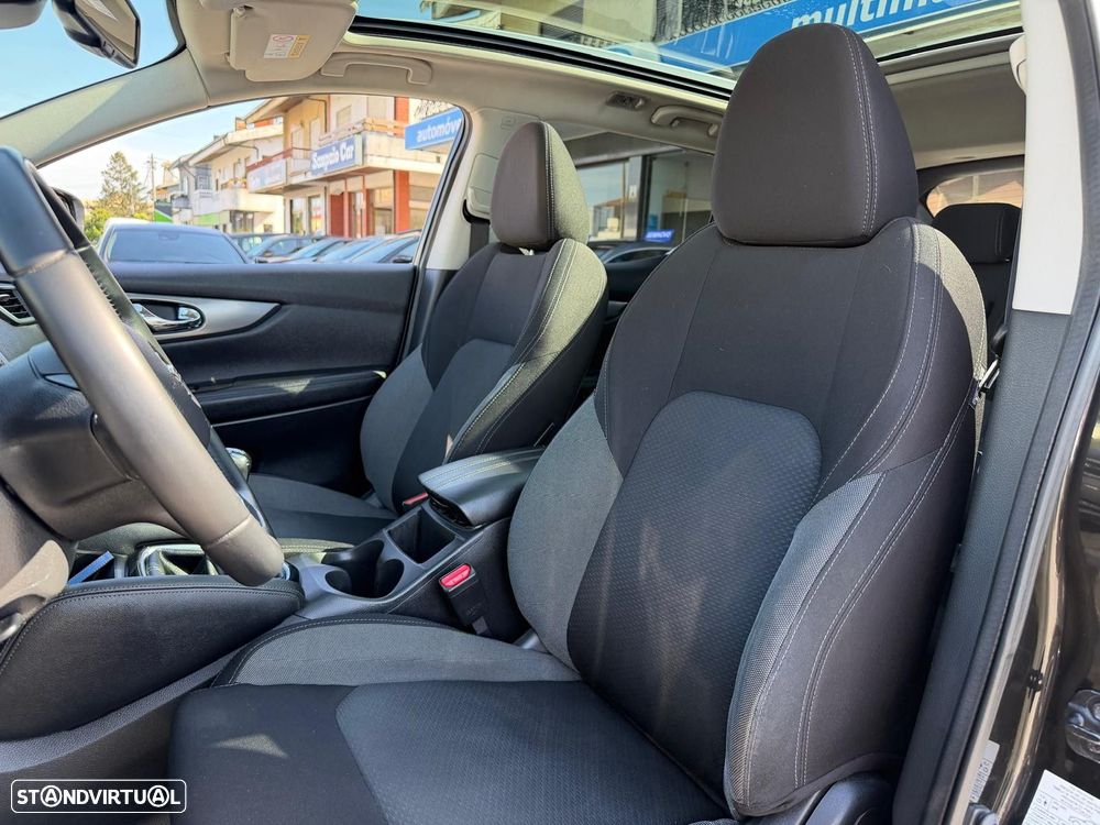 Nissan Qashqai 1.5 dCi N-Connecta J18 - 10