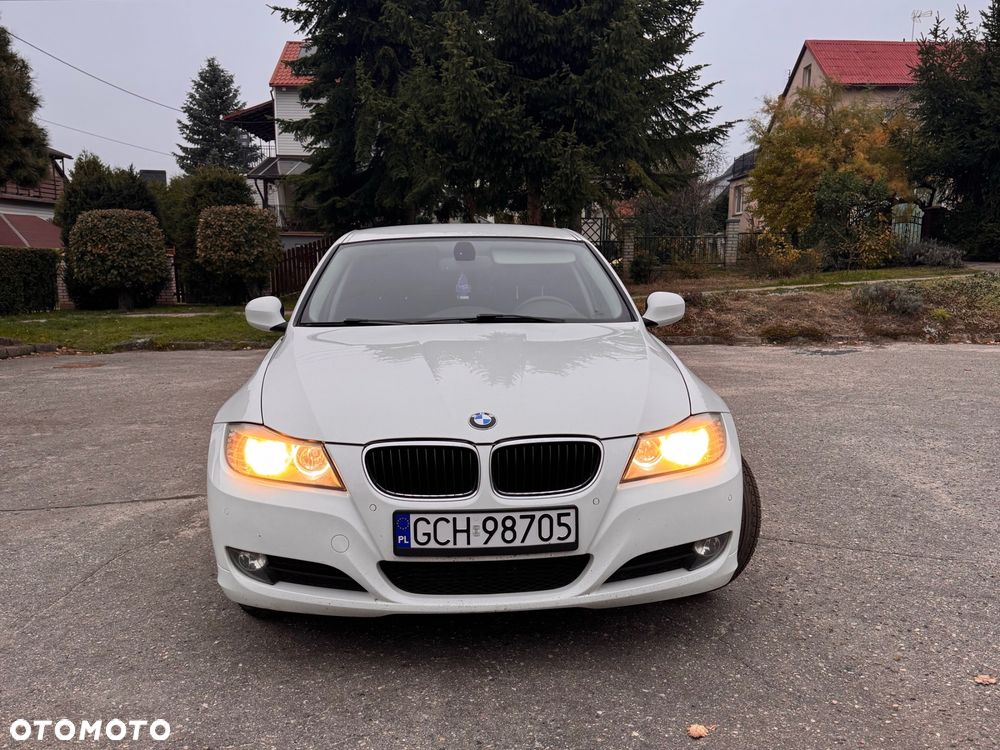 BMW 3 Series 2011 photo 3