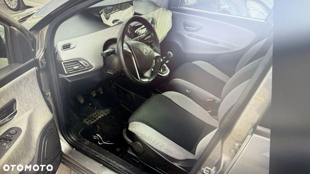 Lancia Ypsilon 1.2 8V Gold - 2