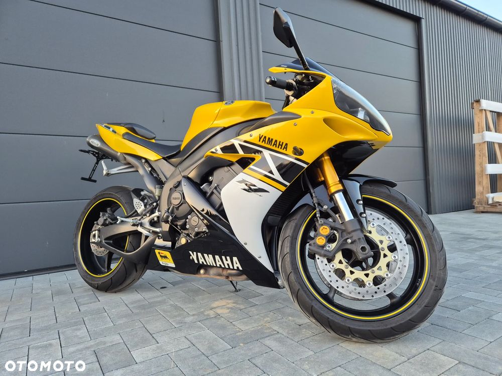 Yamaha R1 - 12
