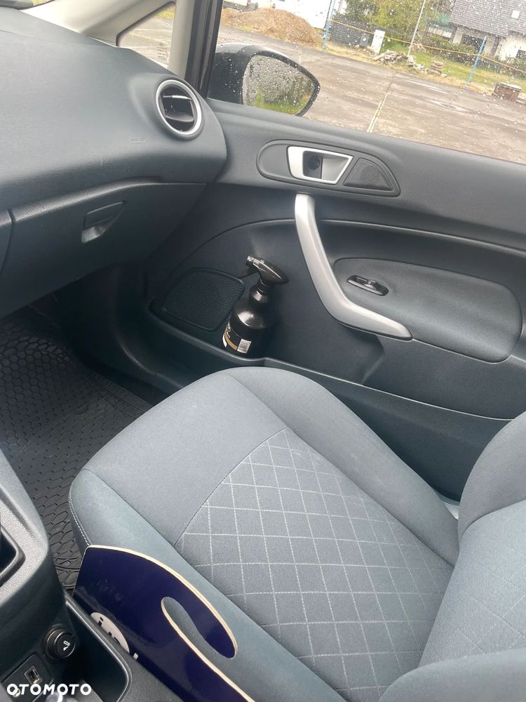 Ford Fiesta 1.25 Celebration - 12