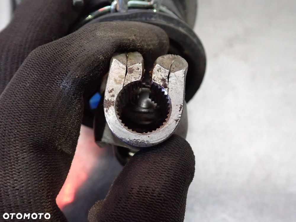 KRZYŻAK KOLUMNY KIEROWNICZEJ INFINITI M37X - 3