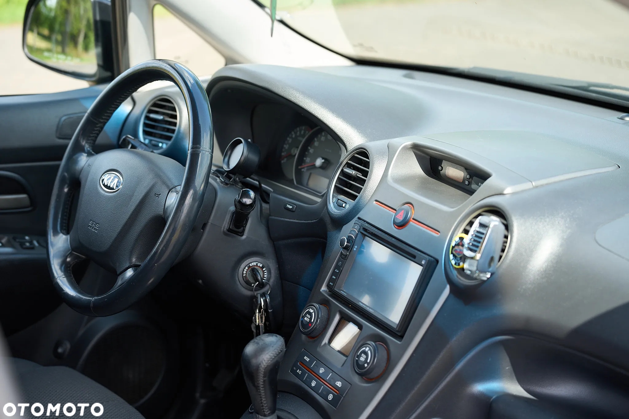 Kia Carens - 14