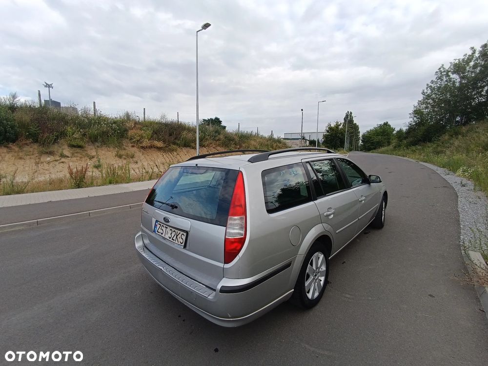 Ford Mondeo 1.8 Ghia - 12