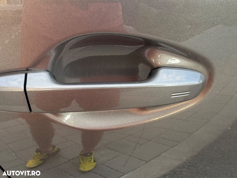 Toyota Auris 1.8 L VVT-i Sol + - 12