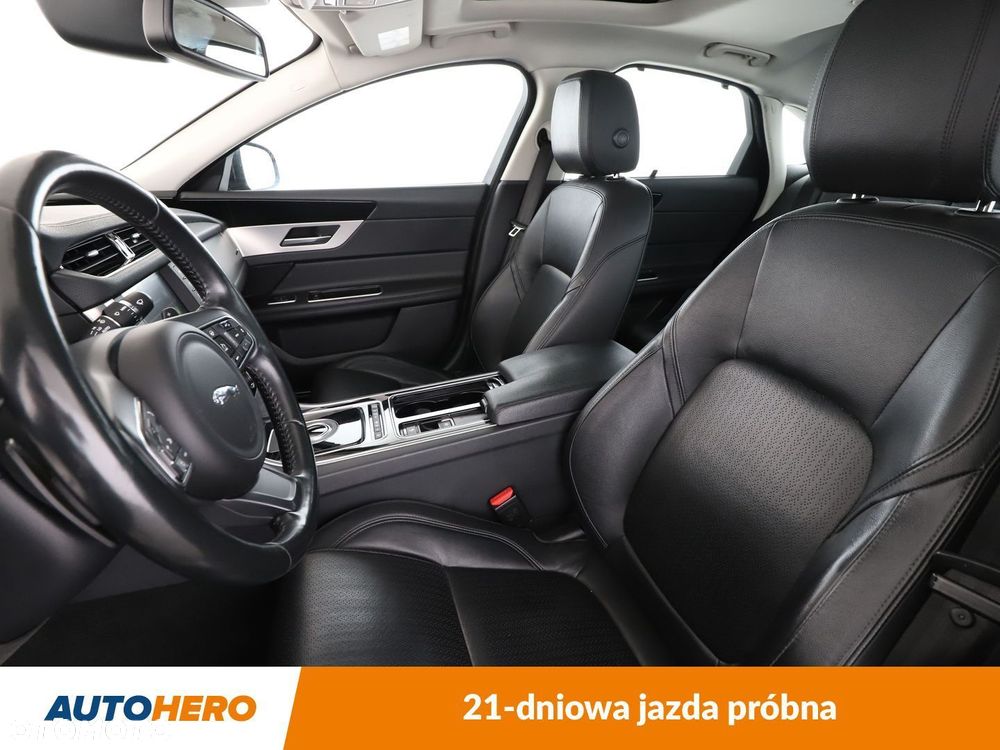 Jaguar XF - 11