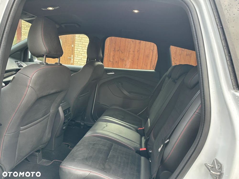 Ford Kuga 1.5 EcoBoost 2x4 ST-Line - 14