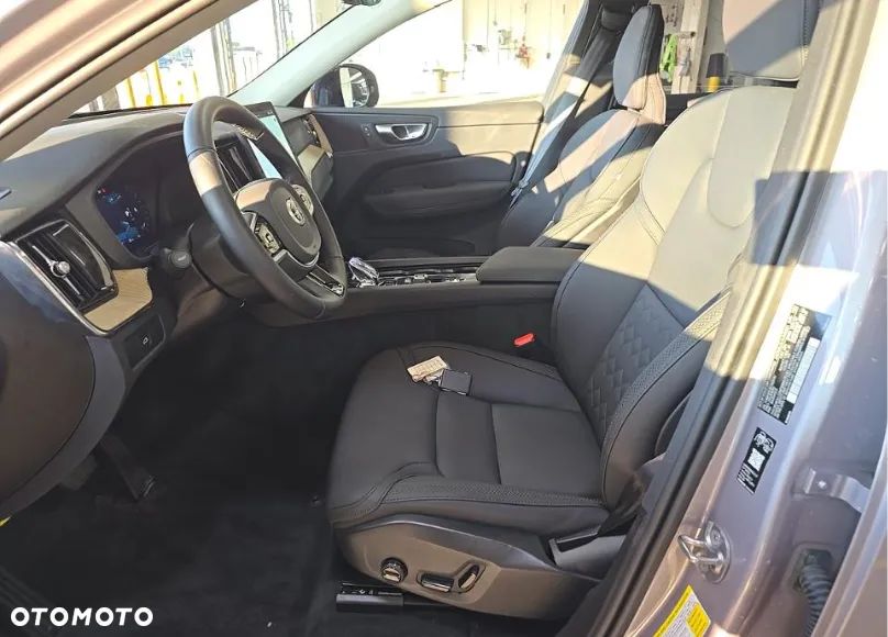 Volvo XC 60 B5 B AWD Plus Bright - 4