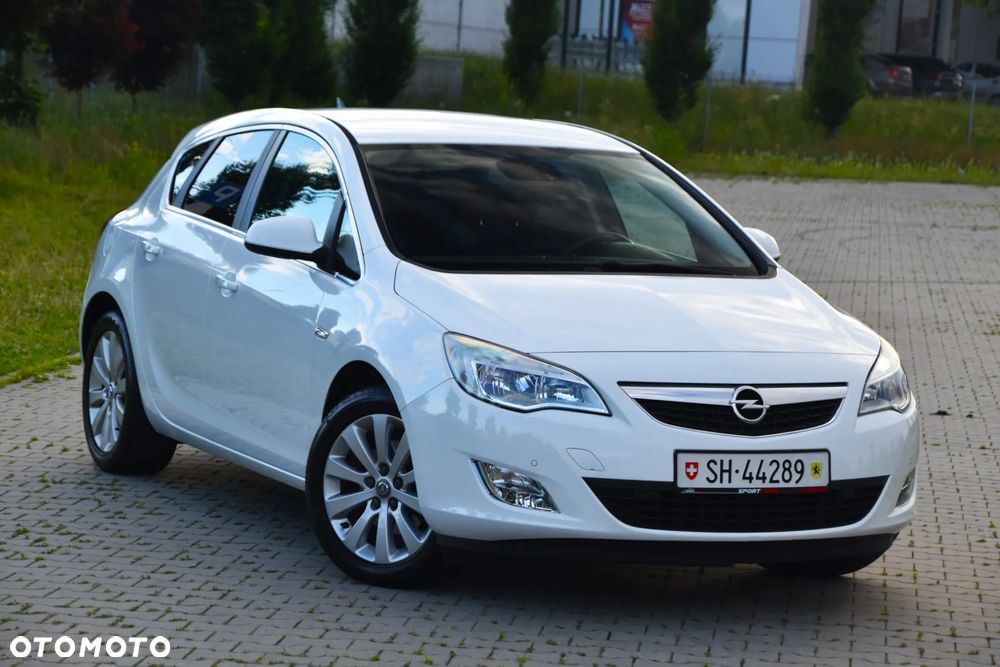Opel Astra 1.6 Turbo White Edition - 2