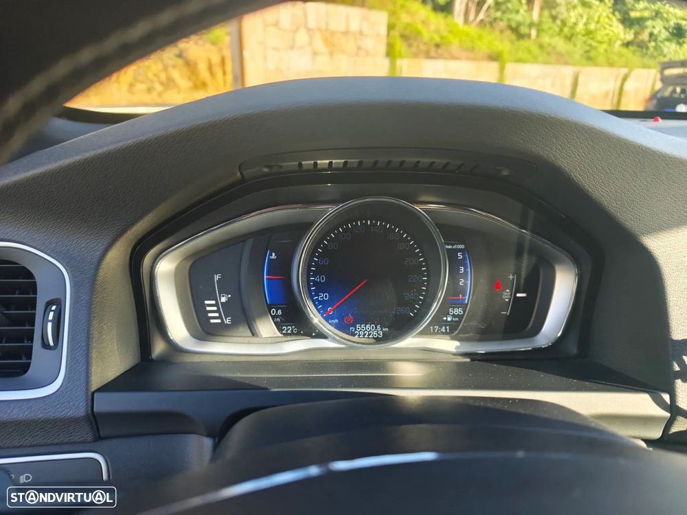 Volvo V60 2.0 D4 R-Design - 8