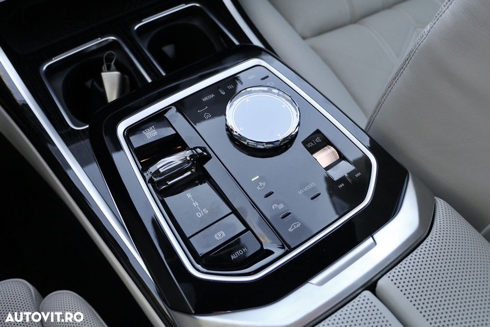 BMW Seria 7 - 38