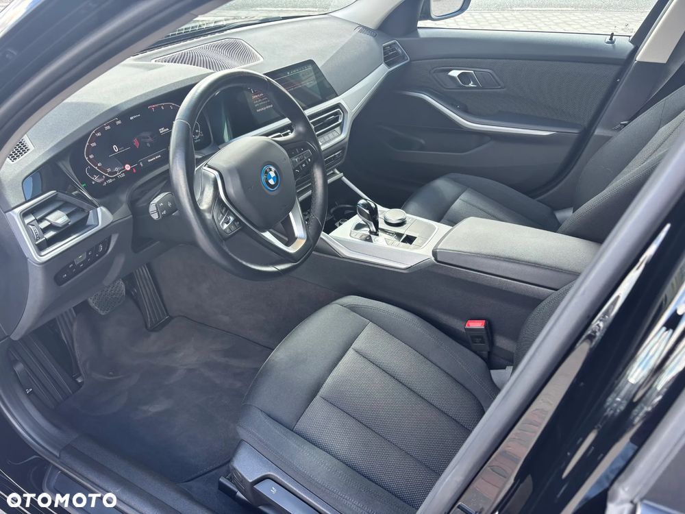 BMW Seria 3 320e - 30