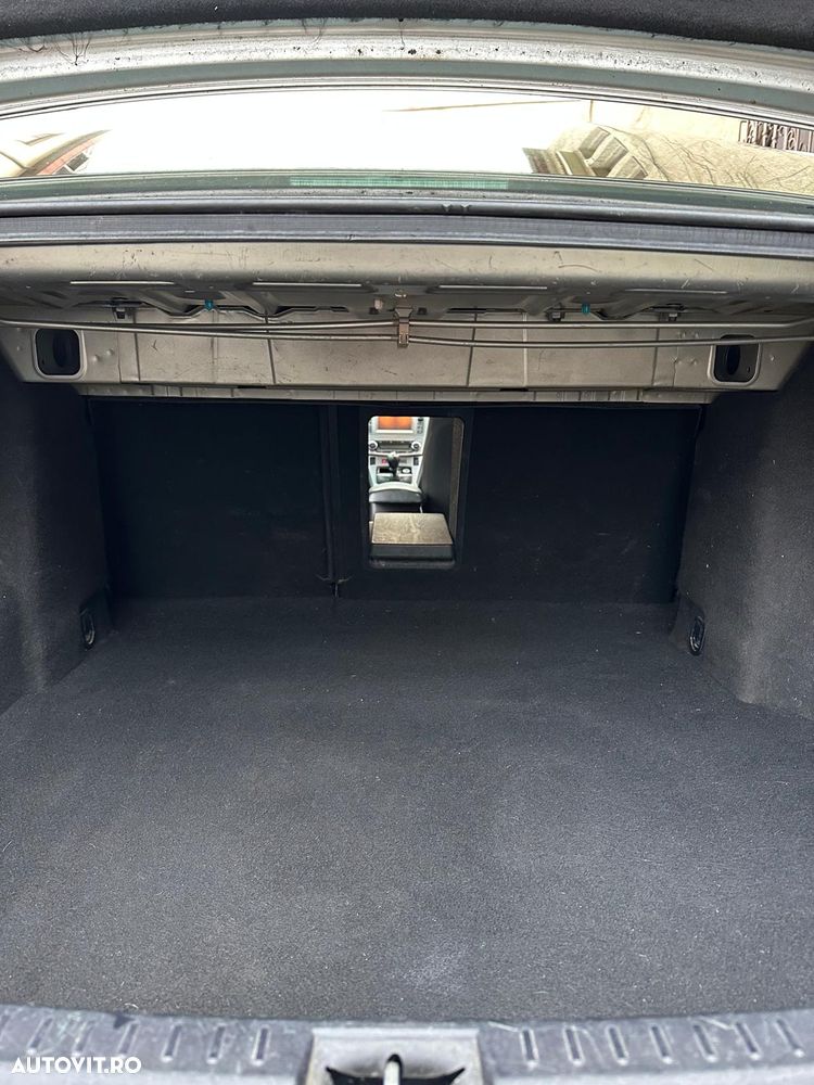 Toyota Avensis 2.0 D-4D Executive - 10