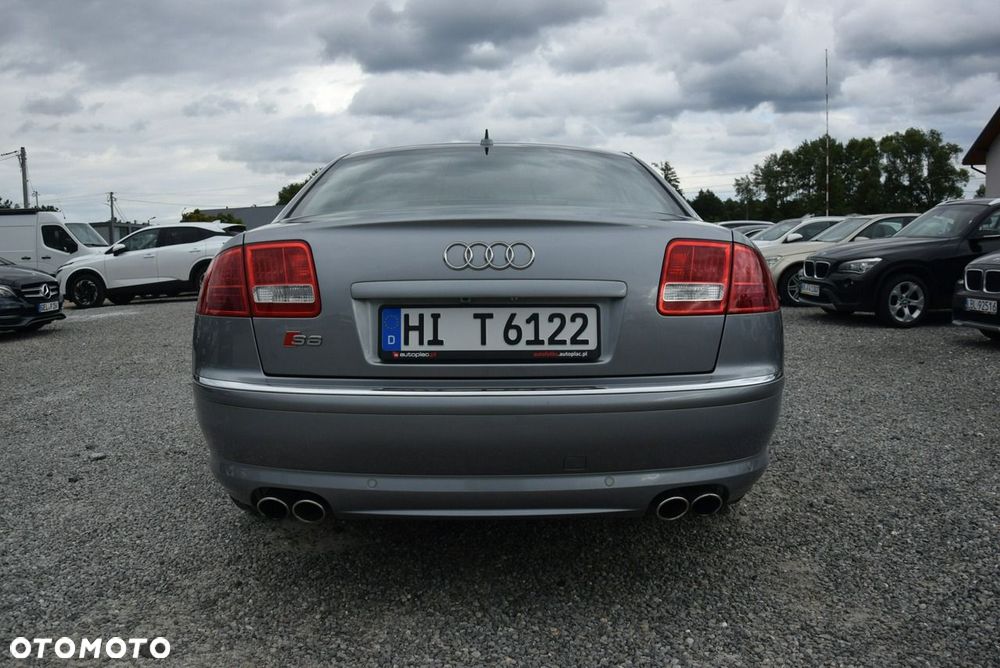 Audi S8 - 12