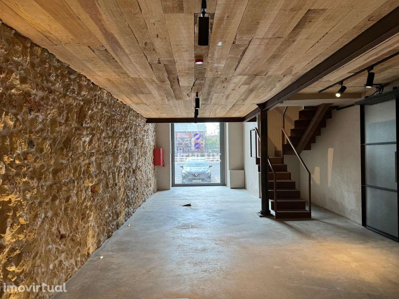 Comércio - Serviços para Investimento, em edifício histórico na frente - Grande imagem: 3/30