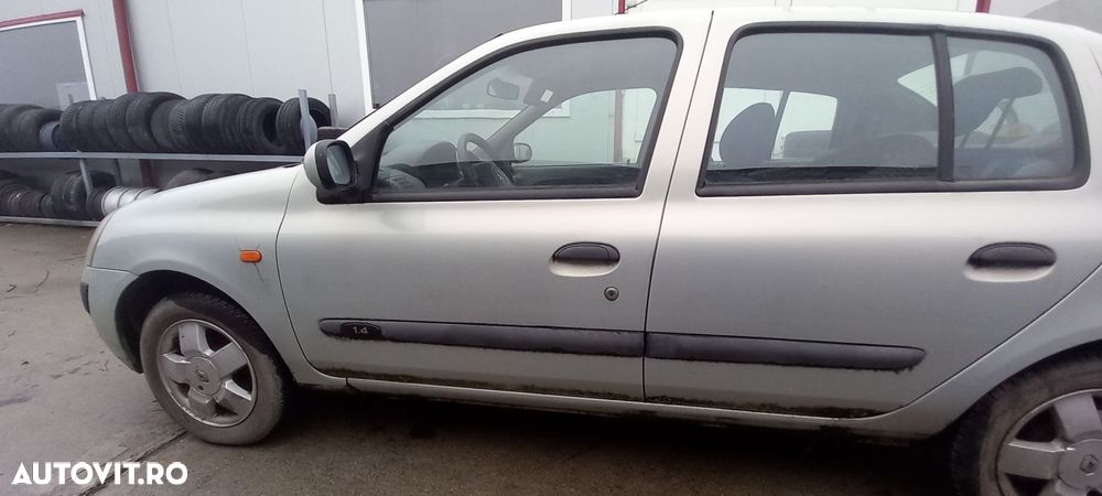 USA RENAULT CLIO 2 S.F - 2