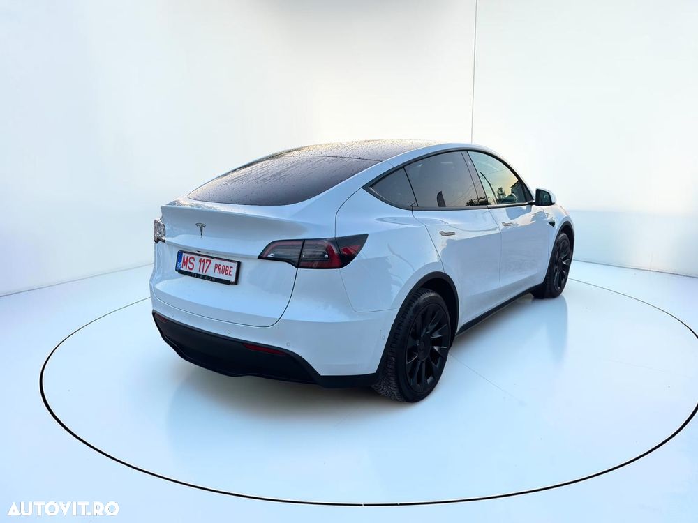Tesla Model Y - 3