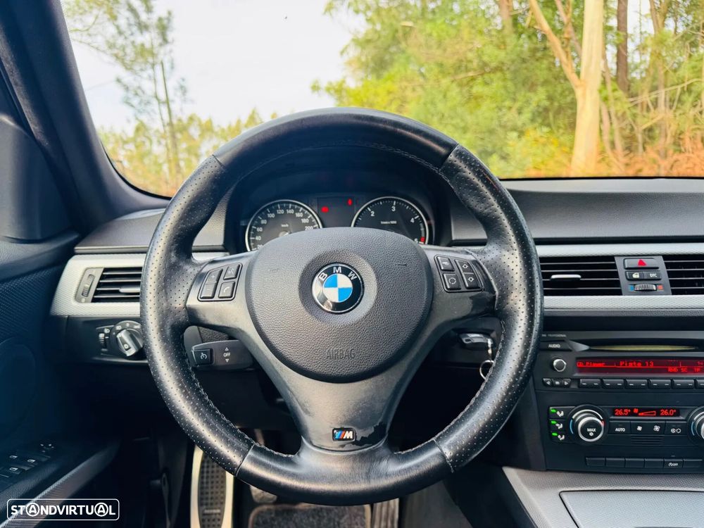 BMW 320 d Pack M - 28