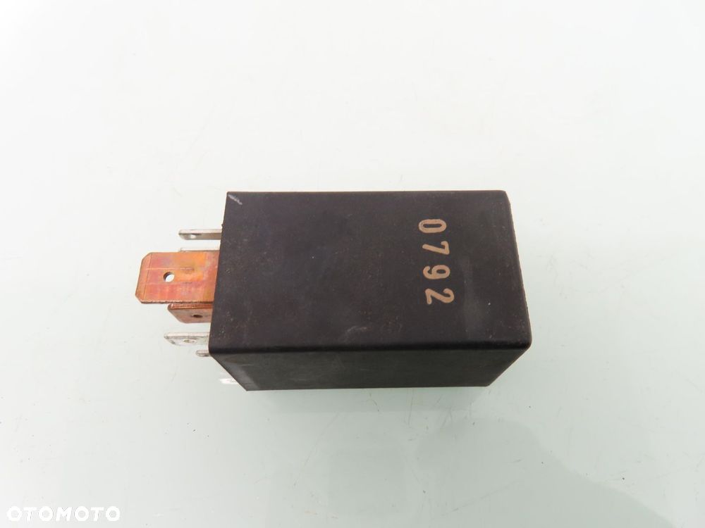 PRZEKAŹNIK ŚWIEC VW TRANSPORTER T4 2.4 D 171911261E 24410000 - 3