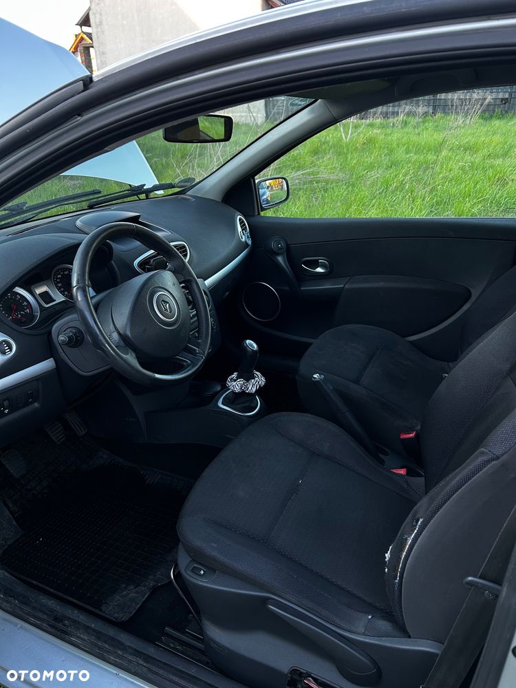 Renault Clio - 11