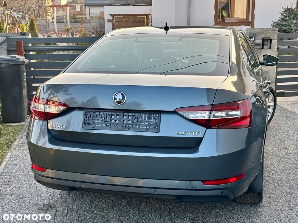 Skoda Superb 2.0 TDI DSG Premium Edition - 37