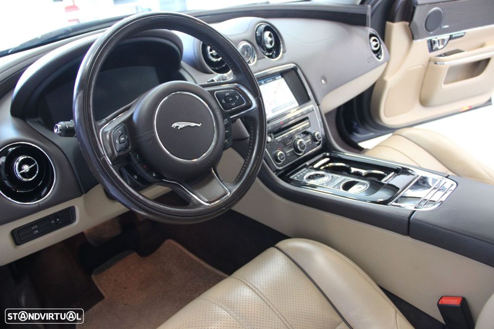 Jaguar XJ 3.0 D V6 Premium Luxury - 4