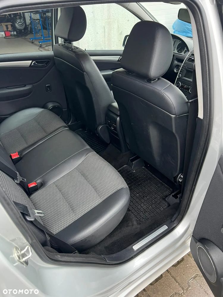 Mercedes-Benz Klasa A 200 CDI Autotronic Avantgarde - 26
