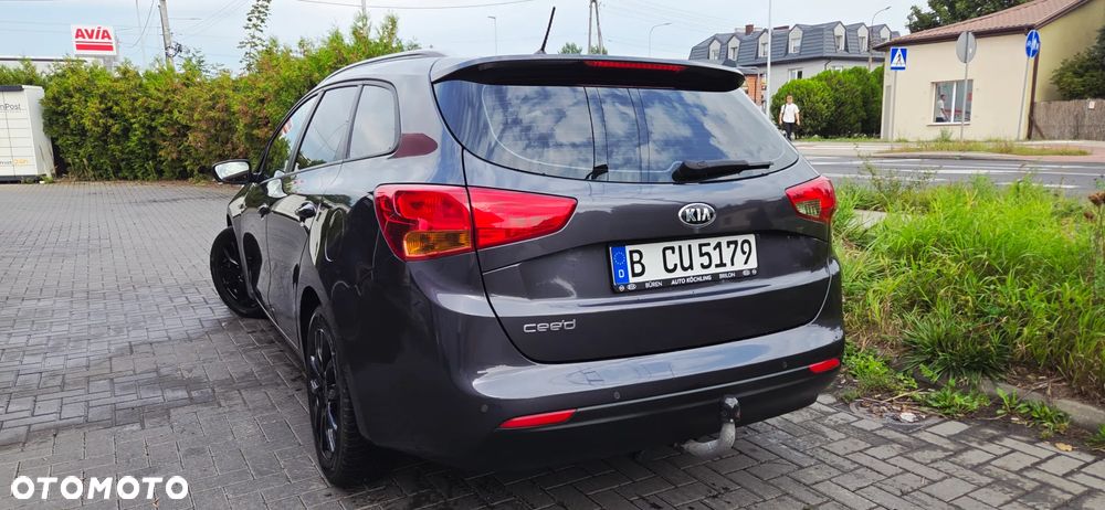 Kia Ceed 1.6 GDI ISG SW Dream Team Edition - 11
