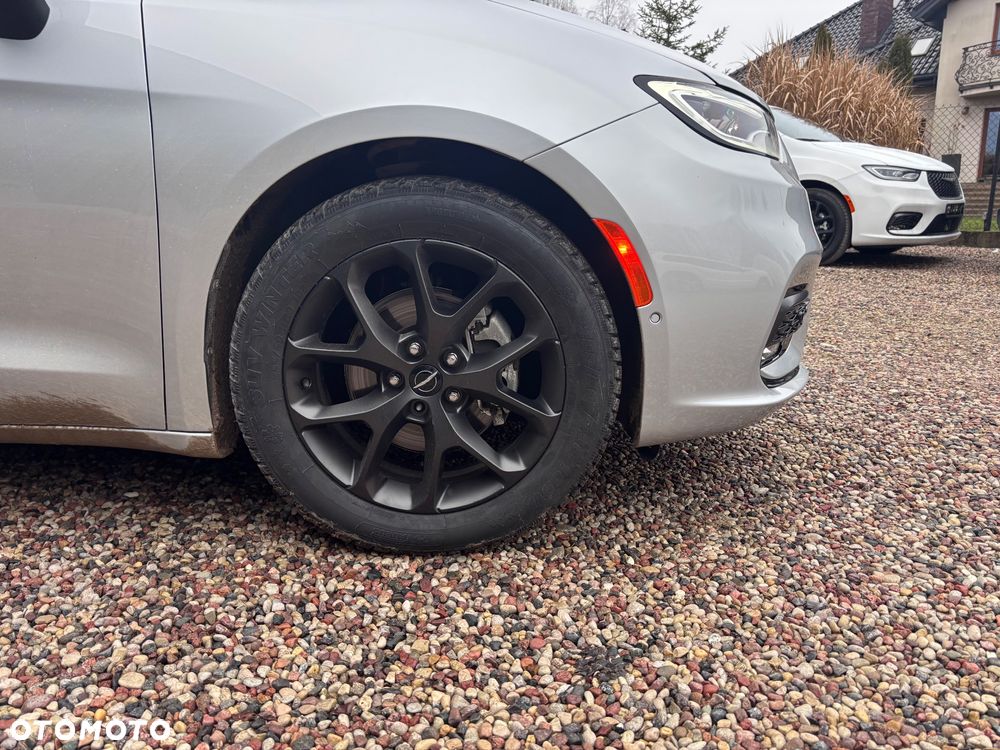 Chrysler Pacifica - 3