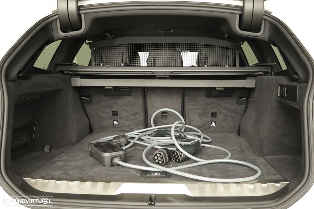 BMW 330 e Touring Pack Desportivo M Auto - 24