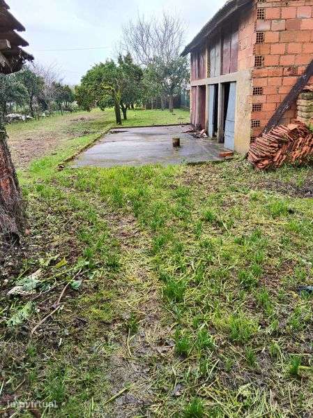 Moradia da reconstrução em Óis da Ribeira - Grande imagem: 3/12