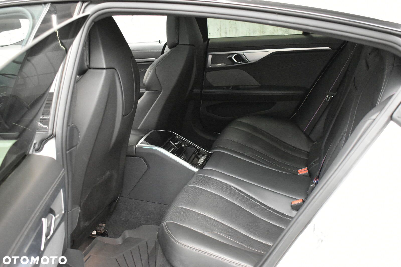 BMW Seria 8 - 19