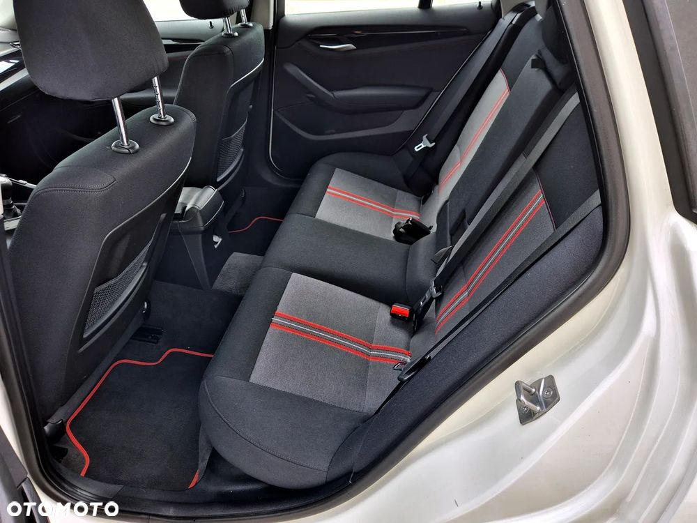 BMW X1 sDrive18d xLine - 23