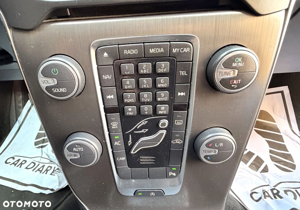 Volvo V40 D2 R Design - 32