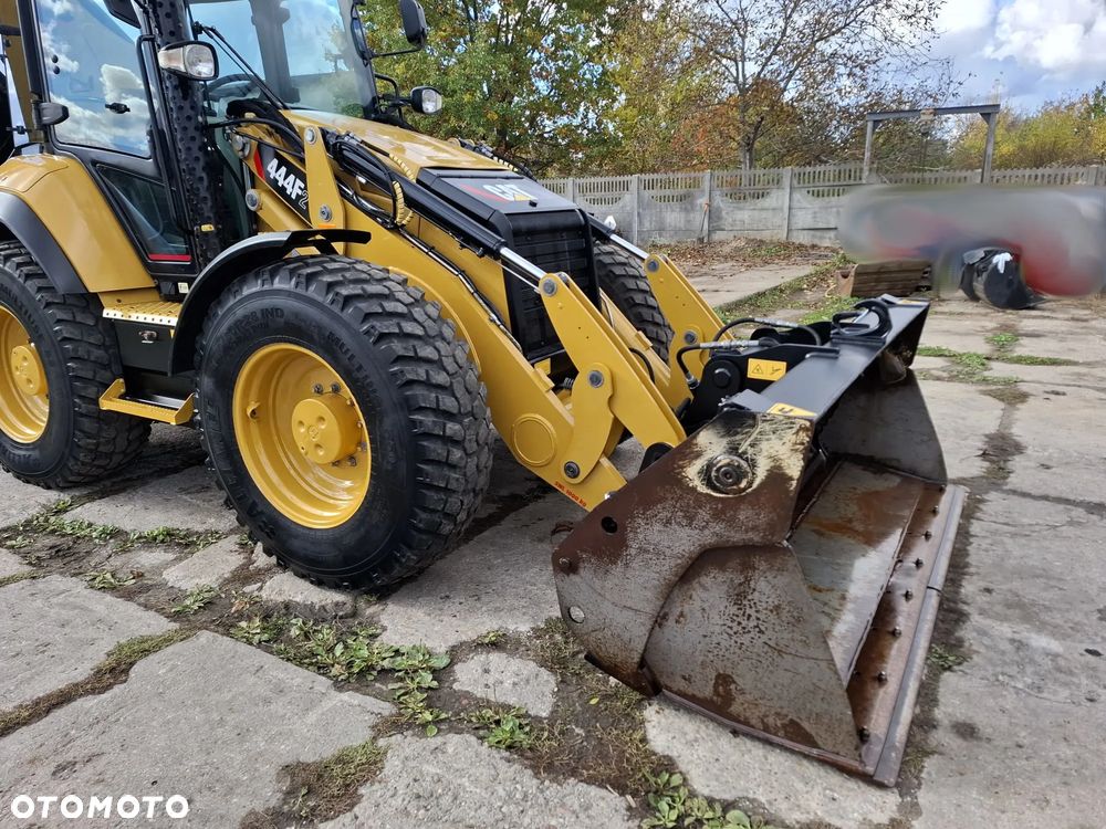 Caterpillar 444F2 - 32