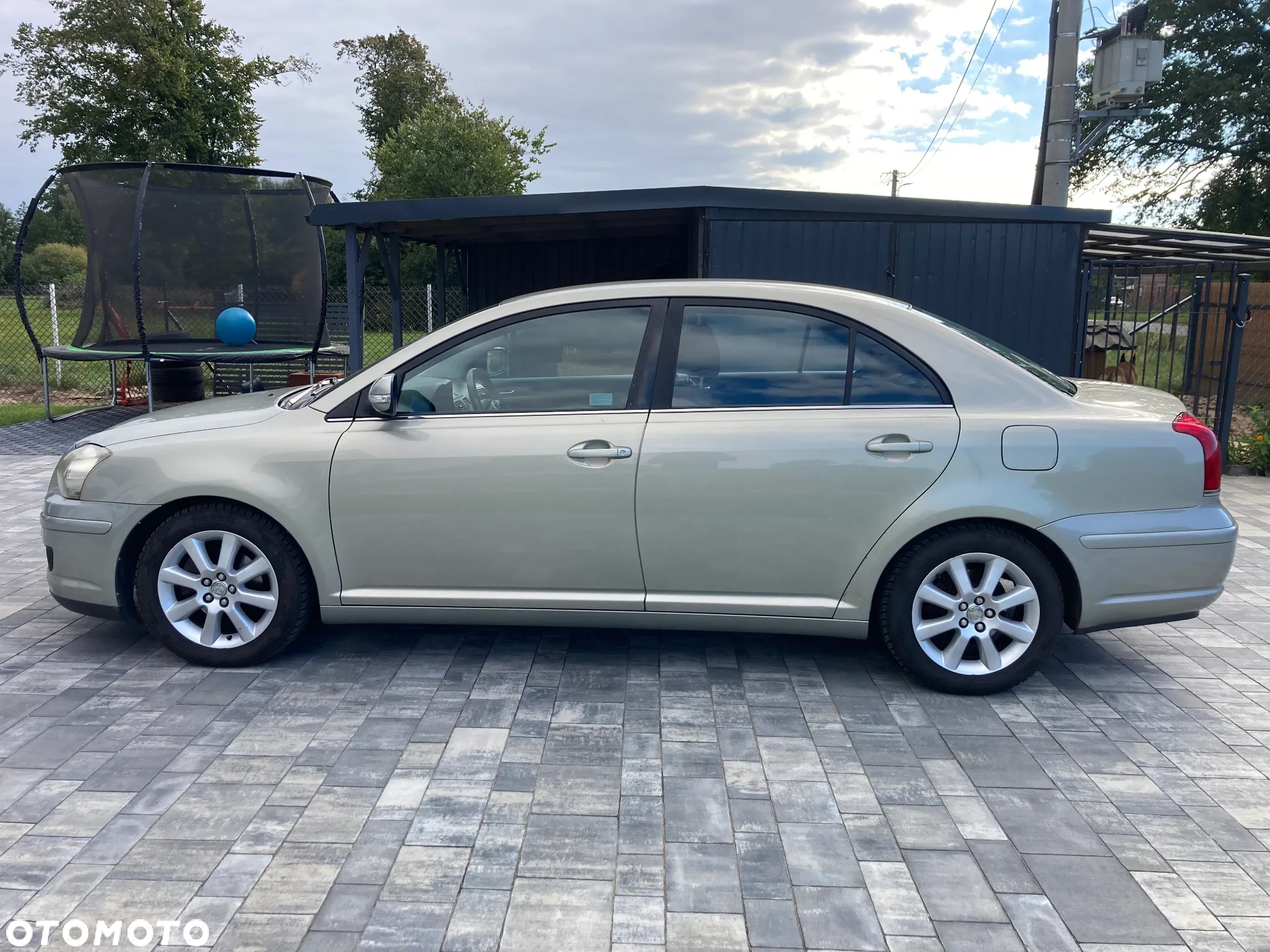 Toyota Avensis 1.8 VVT-i Sol - 2